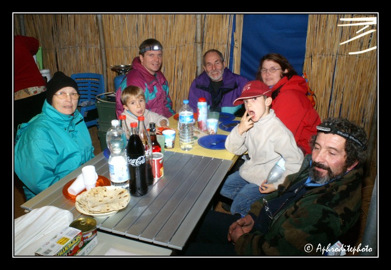 057 Ambiance de fete au cafe Dhaou alors que le temps est a la pluie